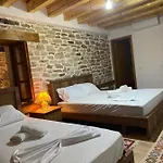 Ani-rooms&food In Old Bazaar,gjirokaster Maison d'hôtes