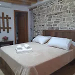 Ani-rooms&food In Old Bazaar,gjirokaster 3*