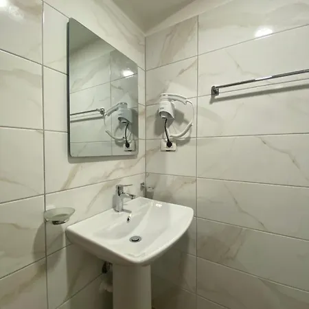 Ani-rooms&food In Old Bazaar,gjirokaster Guest house