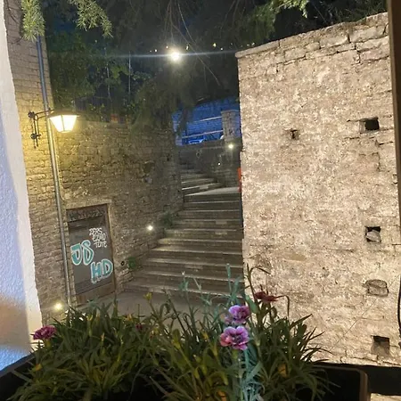 Guest house Ani-rooms&food In Old Bazaar,gjirokaster