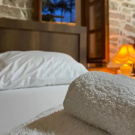 Guest house Ani-rooms&food In Old Bazaar,gjirokaster