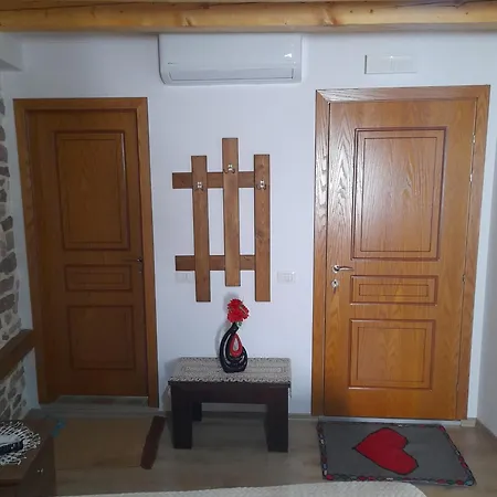 Guest house Ani-rooms&food In Old Bazaar,gjirokaster