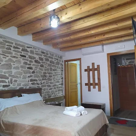 Ani-rooms&food In Old Bazaar,gjirokaster Guest house