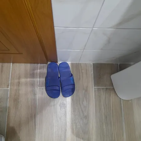 Ani * Gjirokaster