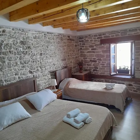 Ani-rooms&food In Old Bazaar,gjirokaster 3*
