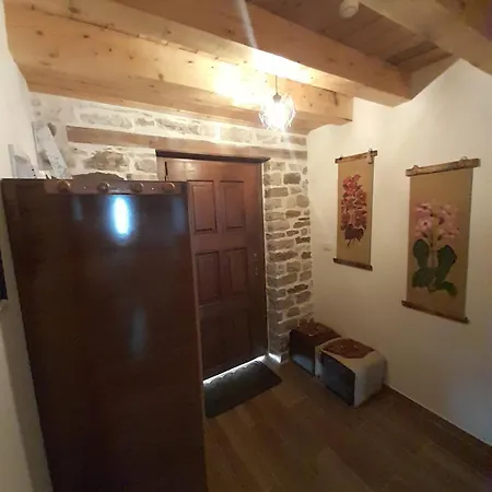 Guest house Ani-rooms&food In Old Bazaar,gjirokaster 3*
