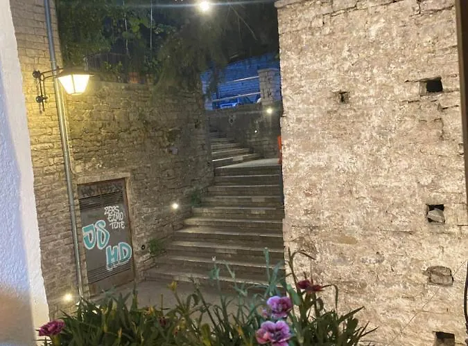Casa de hóspedes Ani-rooms&food In Old Bazaar,gjirokaster