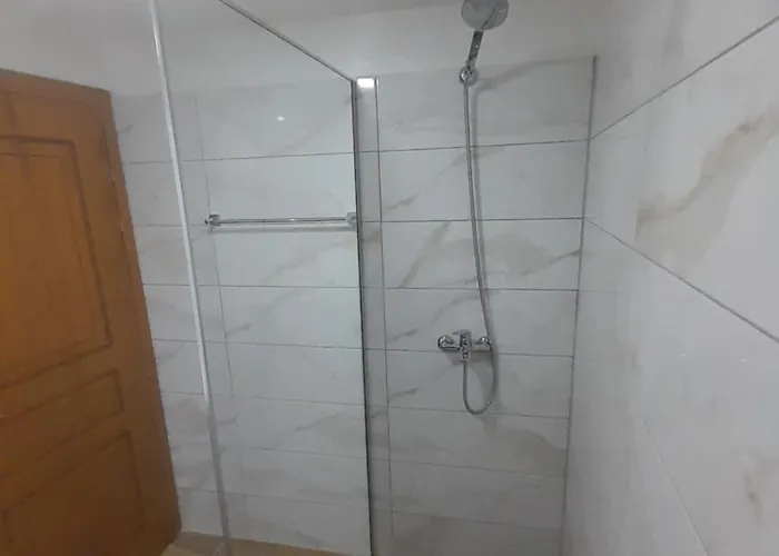 Ani-rooms&food In Old Bazaar,gjirokaster 게스트하우스 3*