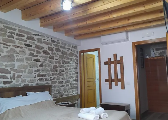 Ani-rooms&food In Old Bazaar,gjirokaster 게스트하우스