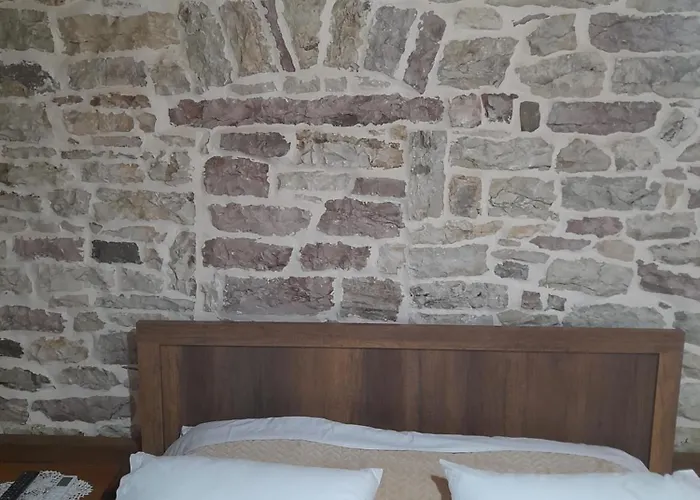 게스트하우스 Ani-rooms&food In Old Bazaar,gjirokaster 3*