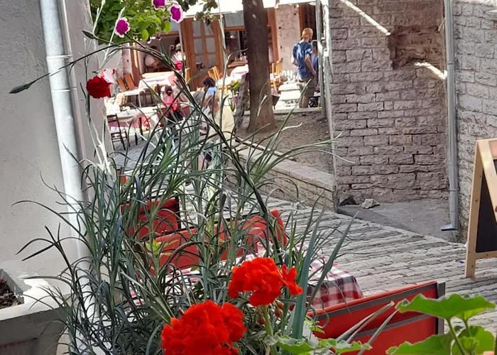 Ani-rooms&food In Old Bazaar,gjirokaster 게스트하우스 3*