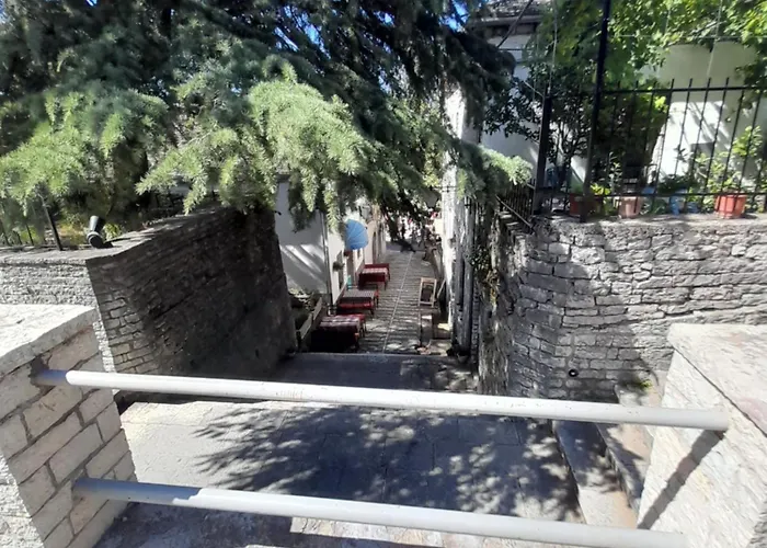 Ani-rooms&food In Old Bazaar,gjirokaster 게스트하우스 3*